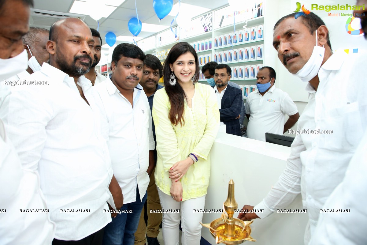 Cellbay 55th Store Launch by Mannara Chopra at Beeramguda, Hyderabad