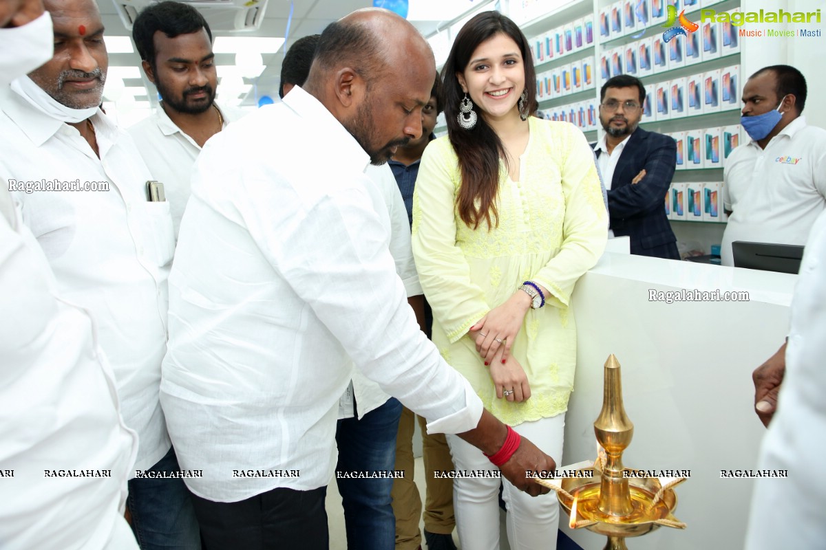 Cellbay 55th Store Launch by Mannara Chopra at Beeramguda, Hyderabad