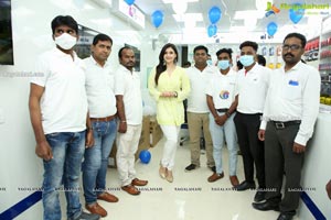 Cellbay 55th Store Launch by Mannara Chopra