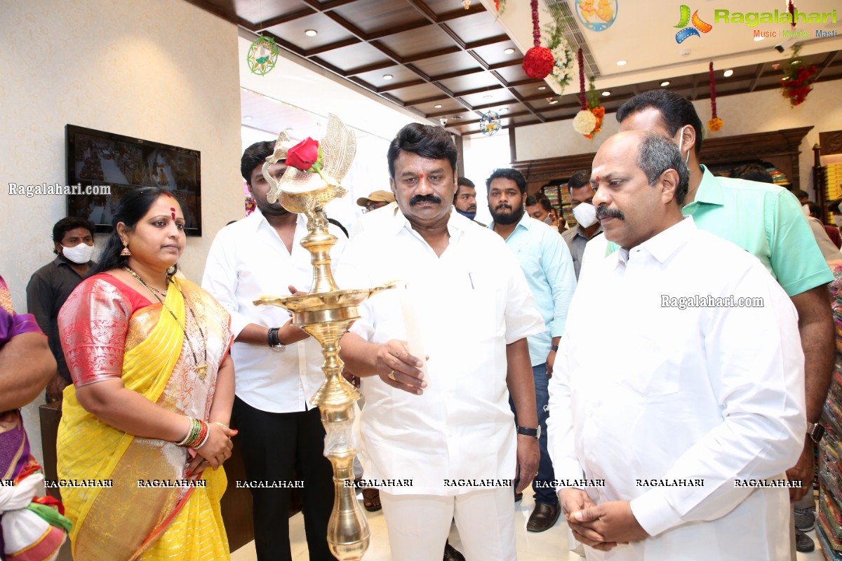 Kishan Reddy, Srinivas Yadav Reopens Chandana Brothers Patny Center