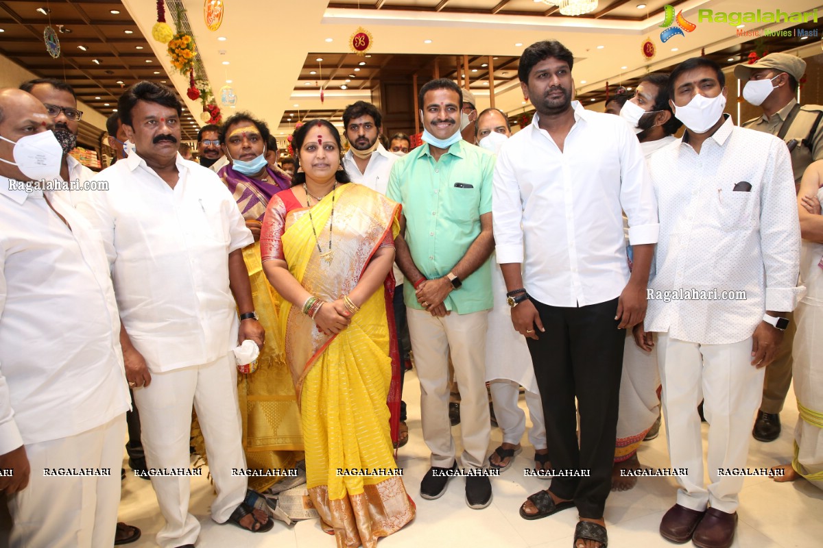 Kishan Reddy, Srinivas Yadav Reopens Chandana Brothers Patny Center