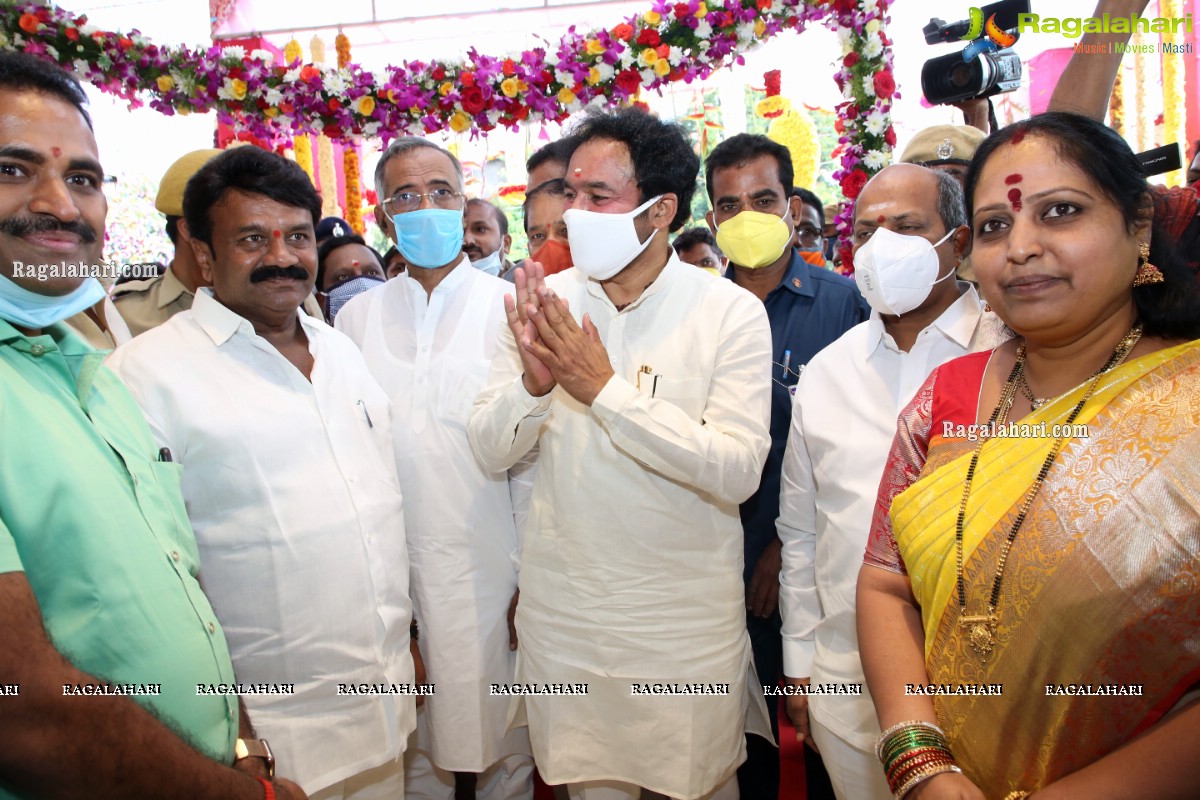 Kishan Reddy, Srinivas Yadav Reopens Chandana Brothers Patny Center