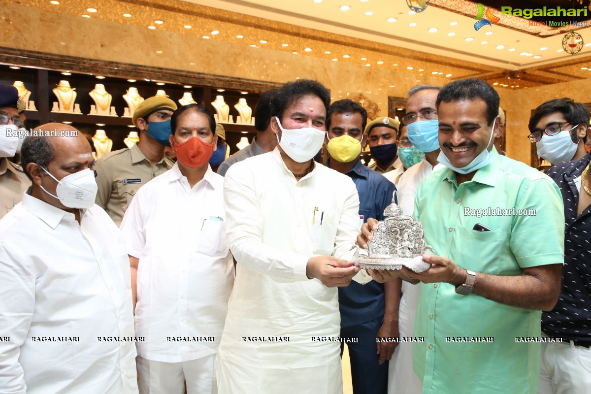 Kishan Reddy, Srinivas Yadav Reopens Chandana Brothers Patny Center