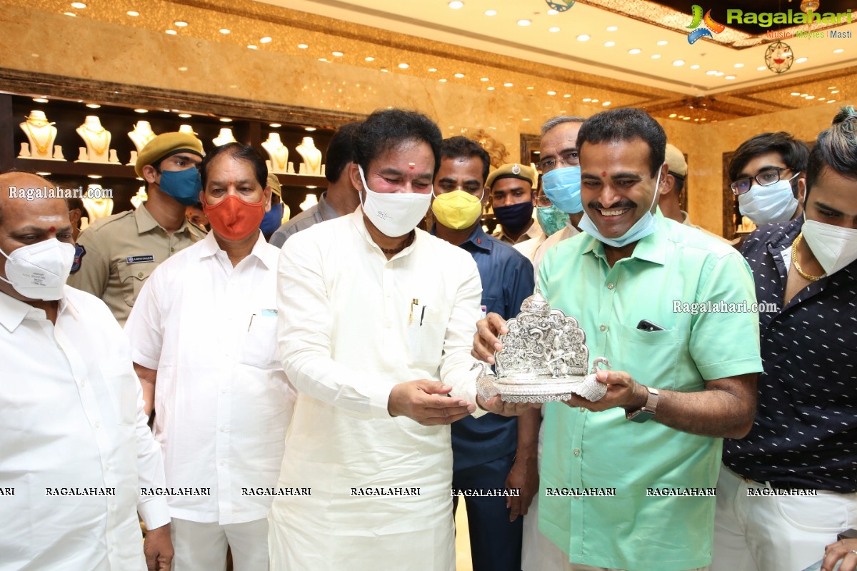 Kishan Reddy, Srinivas Yadav Reopens Chandana Brothers Patny Center