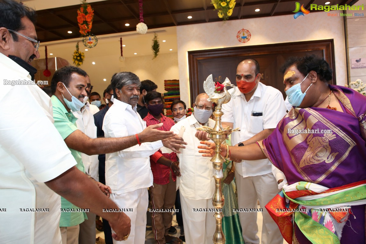 Kishan Reddy, Srinivas Yadav Reopens Chandana Brothers Patny Center