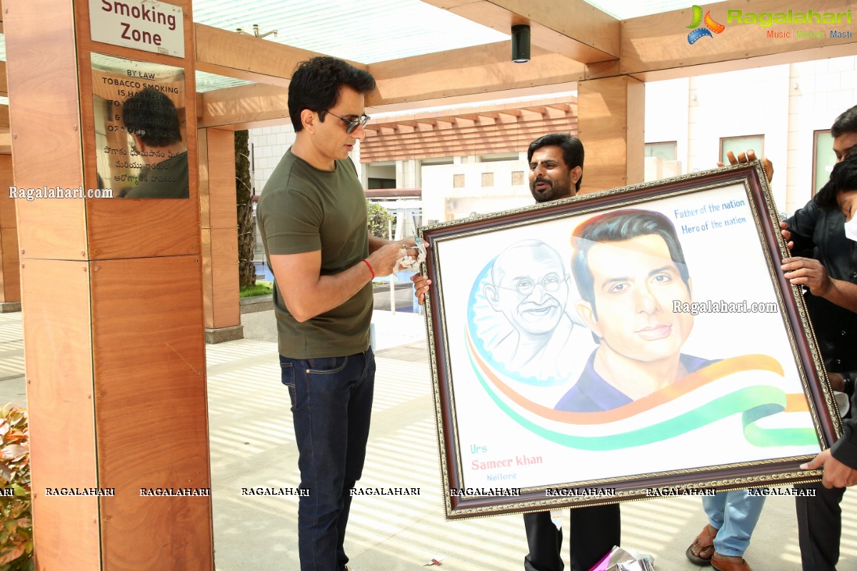 Sameer khan Along with Dr. Neelima Arya Met Sonu Sood at Novotel, Hyderabad