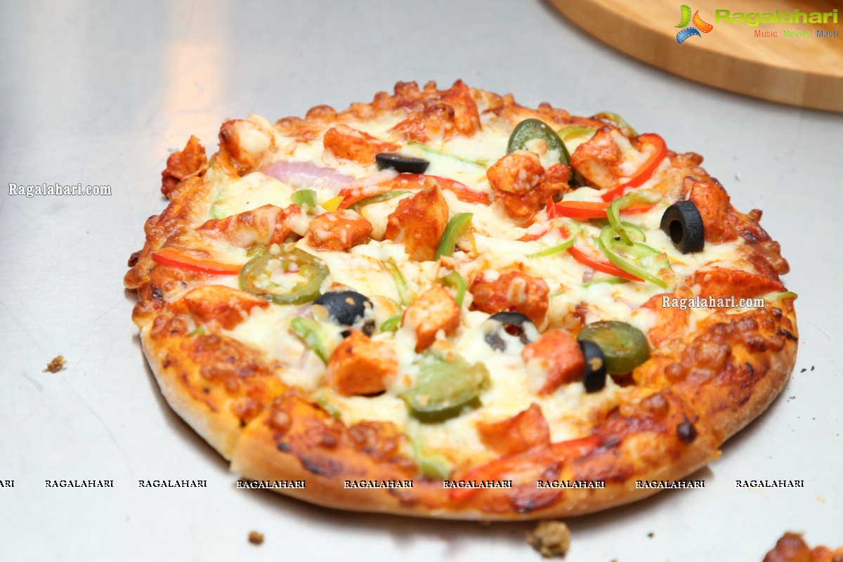 Duskfall Pizza Store Launch by Big Boss Fame Lahari Shari at Madhuranagar