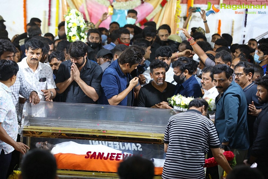 Tollywood Celebs Pay Their Last Respects to Puneeth Rajkumar