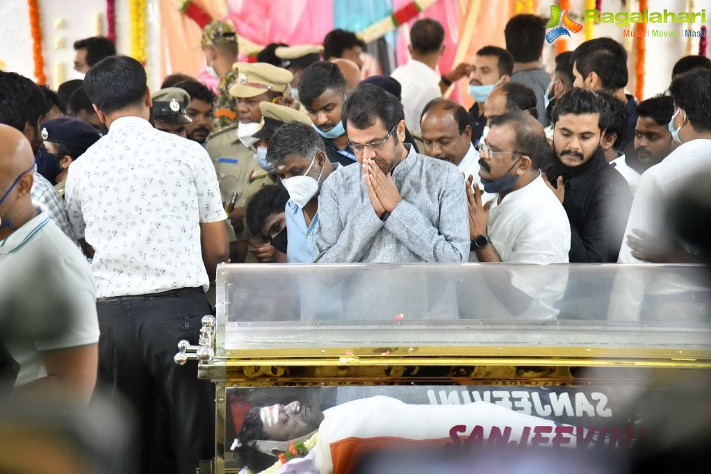 Tollywood Celebs Pay Their Last Respects to Puneeth Rajkumar