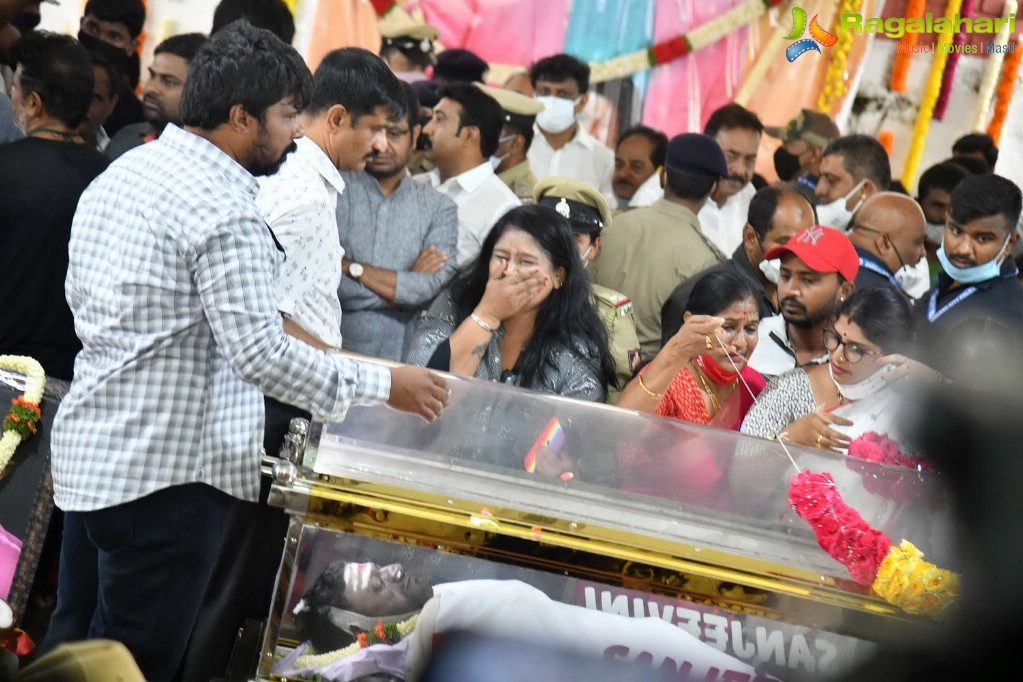 Tollywood Celebs Pay Their Last Respects to Puneeth Rajkumar