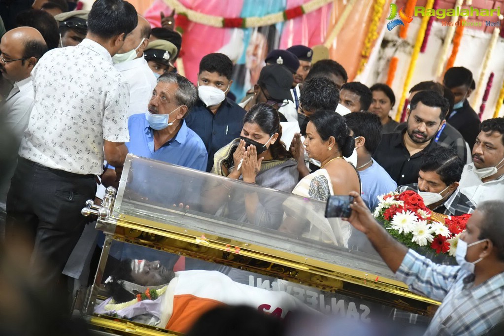 Tollywood Celebs Pay Their Last Respects to Puneeth Rajkumar