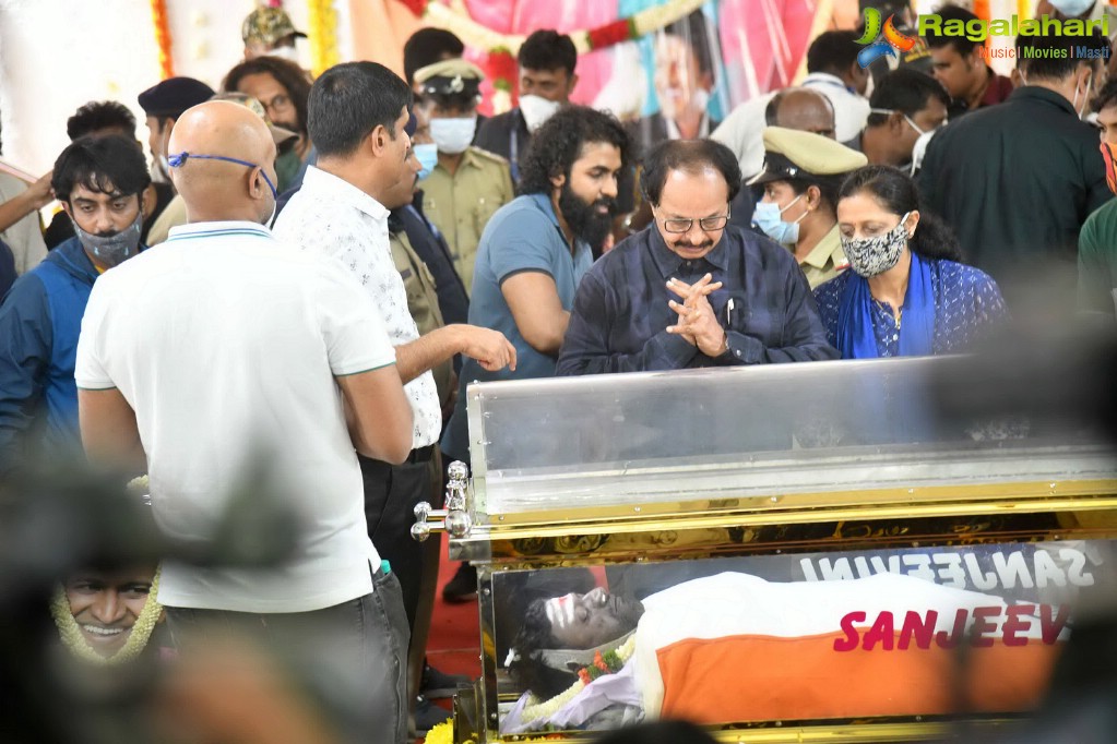 Tollywood Celebs Pay Their Last Respects to Puneeth Rajkumar