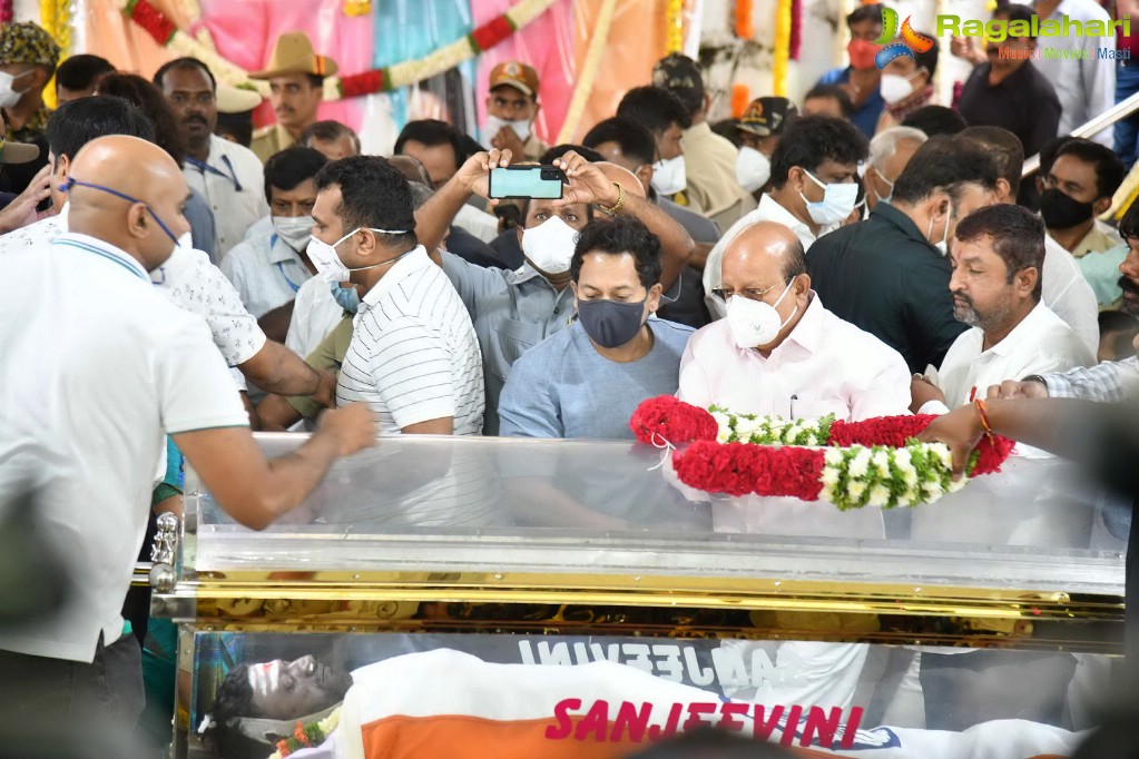 Tollywood Celebs Pay Their Last Respects to Puneeth Rajkumar