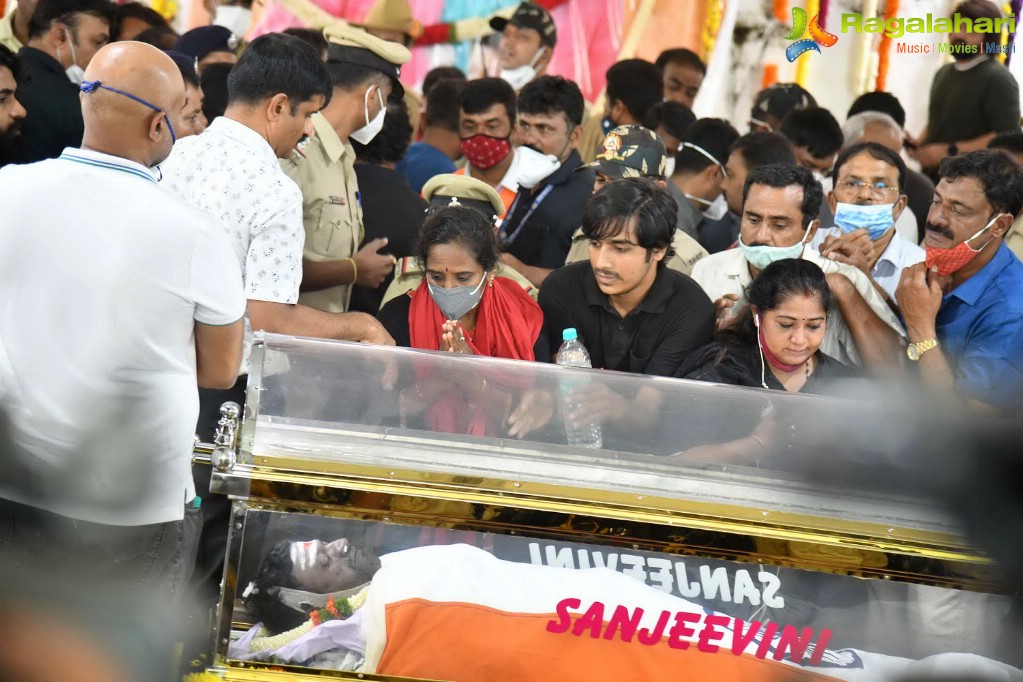 Tollywood Celebs Pay Their Last Respects to Puneeth Rajkumar