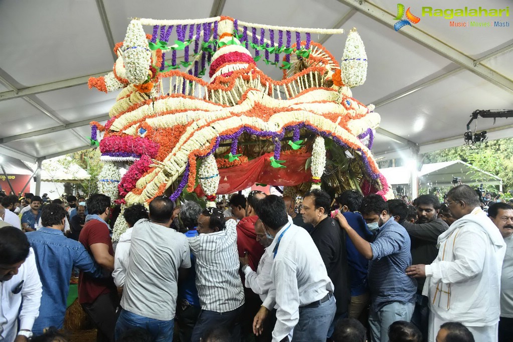 Puneeth Rajkumar's Last Rites At Kanteerava Studio