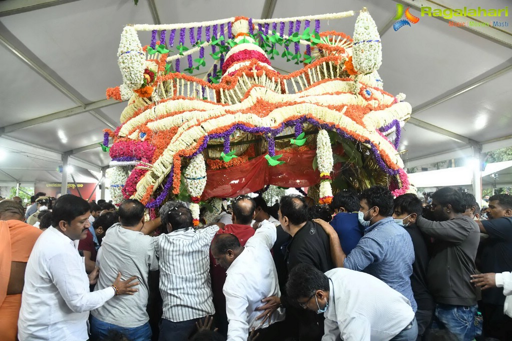 Puneeth Rajkumar's Last Rites At Kanteerava Studio