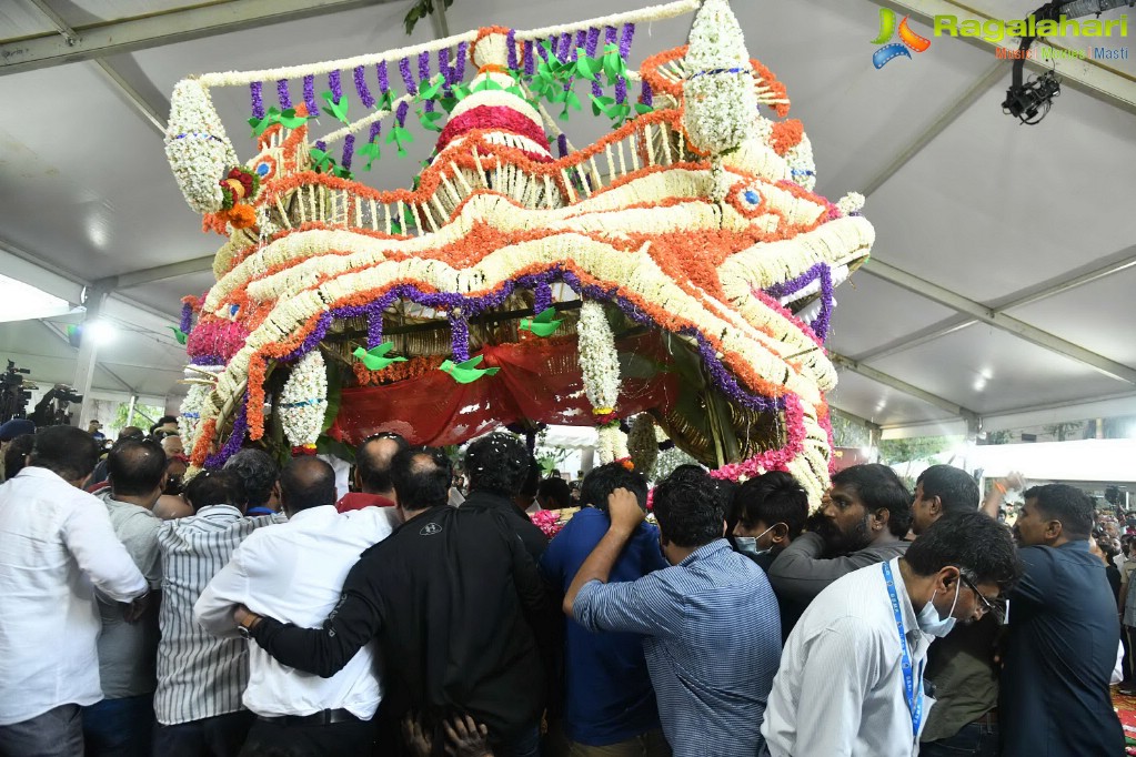 Puneeth Rajkumar's Last Rites At Kanteerava Studio