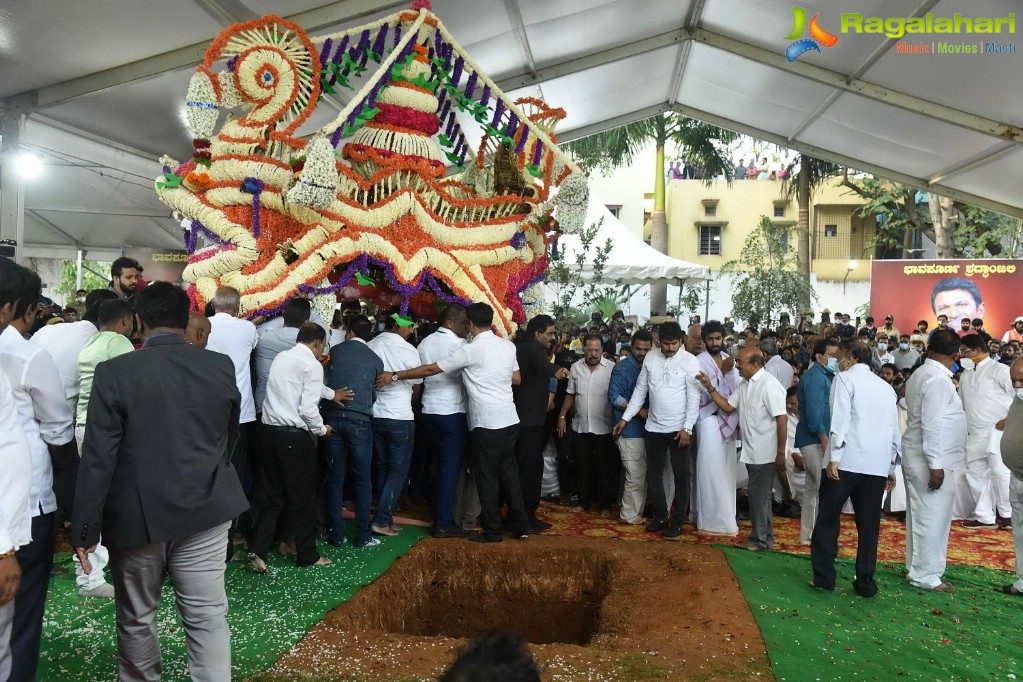 Puneeth Rajkumar's Last Rites At Kanteerava Studio