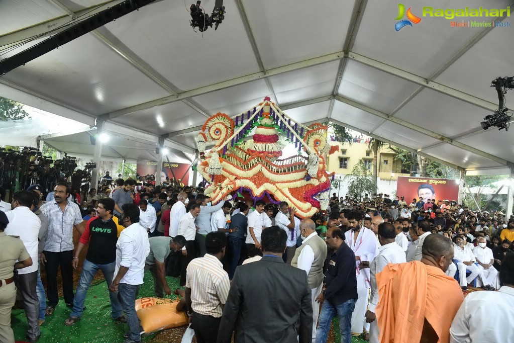 Puneeth Rajkumar's Last Rites At Kanteerava Studio