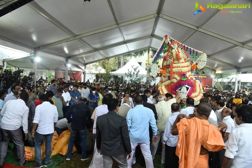 Puneeth Rajkumar's Last Rites At Kanteerava Studio