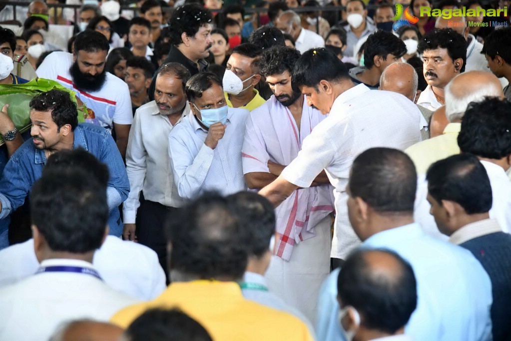 Puneeth Rajkumar's Last Rites At Kanteerava Studio