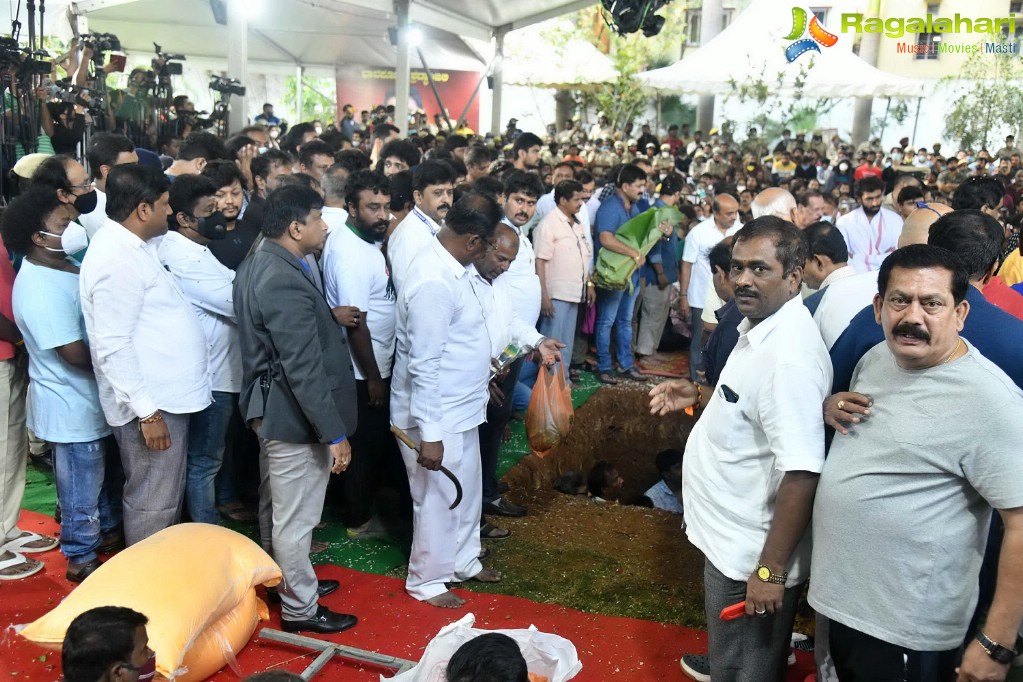 Puneeth Rajkumar's Last Rites At Kanteerava Studio