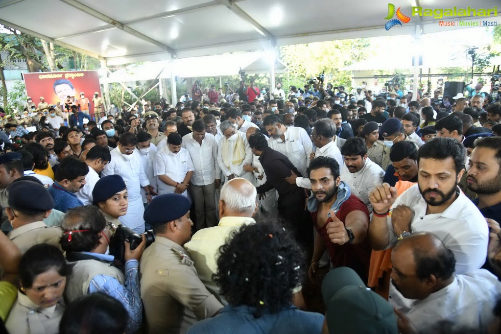 Puneeth Rajkumar's Last Rites At Kanteerava Studio