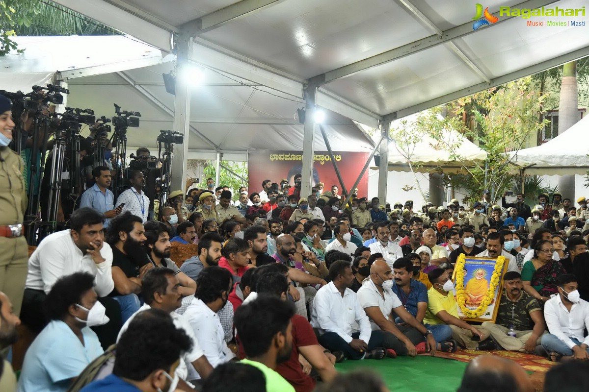 Puneeth Rajkumar's Last Rites At Kanteerava Studio