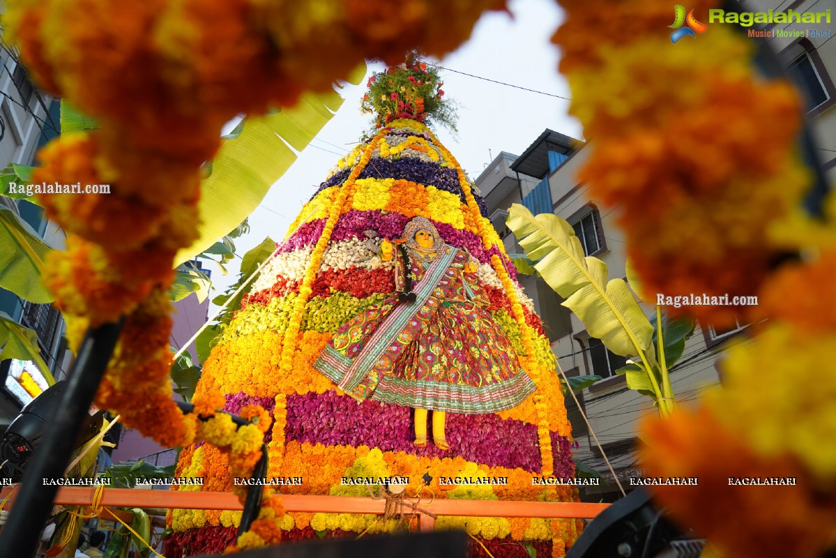 Saddula Bathukamma Festival Celebrations 2021 at Kukatpally, Hyderabad