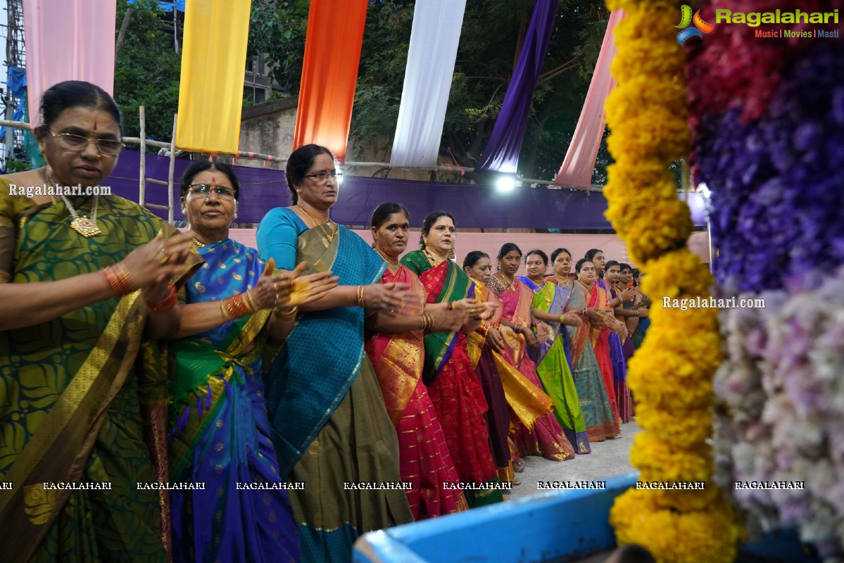 Saddula Bathukamma Festival Celebrations 2021 at Kukatpally, Hyderabad