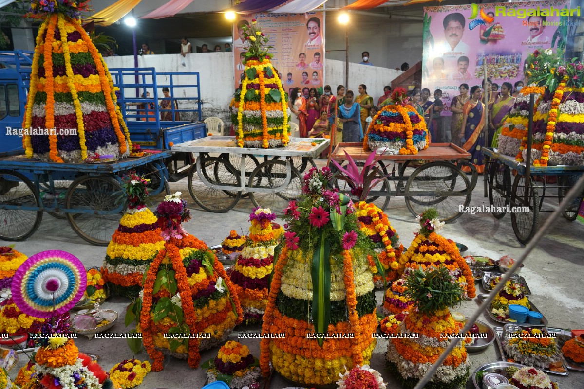 Saddula Bathukamma Festival Celebrations 2021 at Kukatpally, Hyderabad