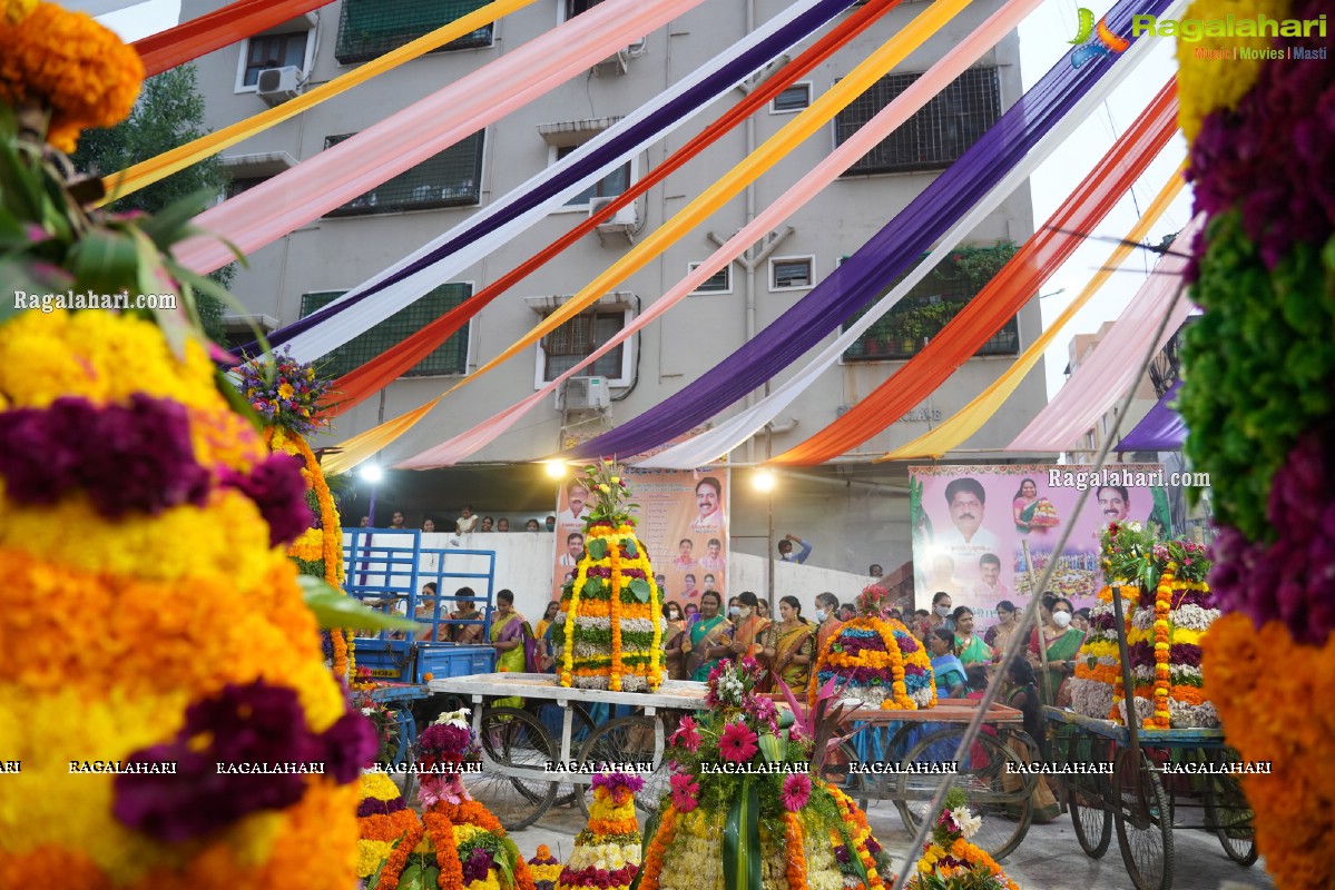 Saddula Bathukamma Festival Celebrations 2021 at Kukatpally, Hyderabad