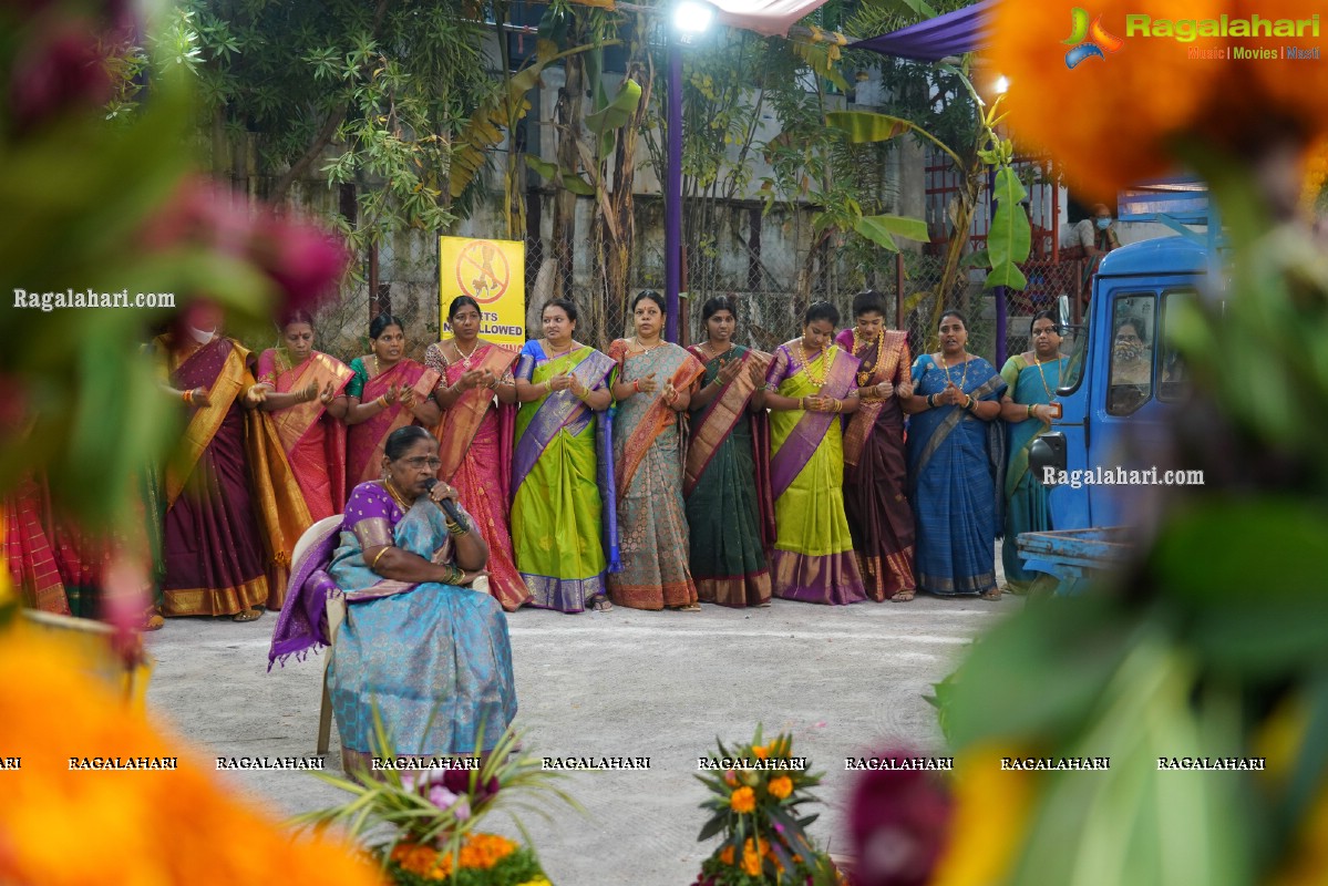 Saddula Bathukamma Festival Celebrations 2021 at Kukatpally, Hyderabad