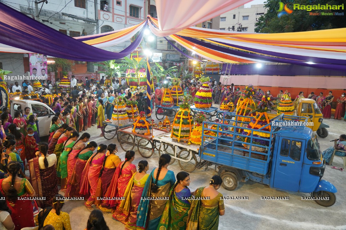 Saddula Bathukamma Festival Celebrations 2021 at Kukatpally, Hyderabad