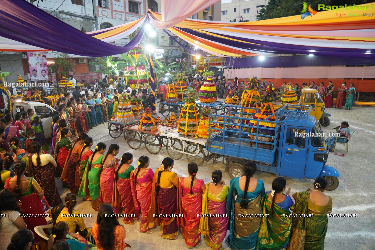 Saddula Bathukamma Festival Celebrations 2021 at Kukatpally, Hyderabad