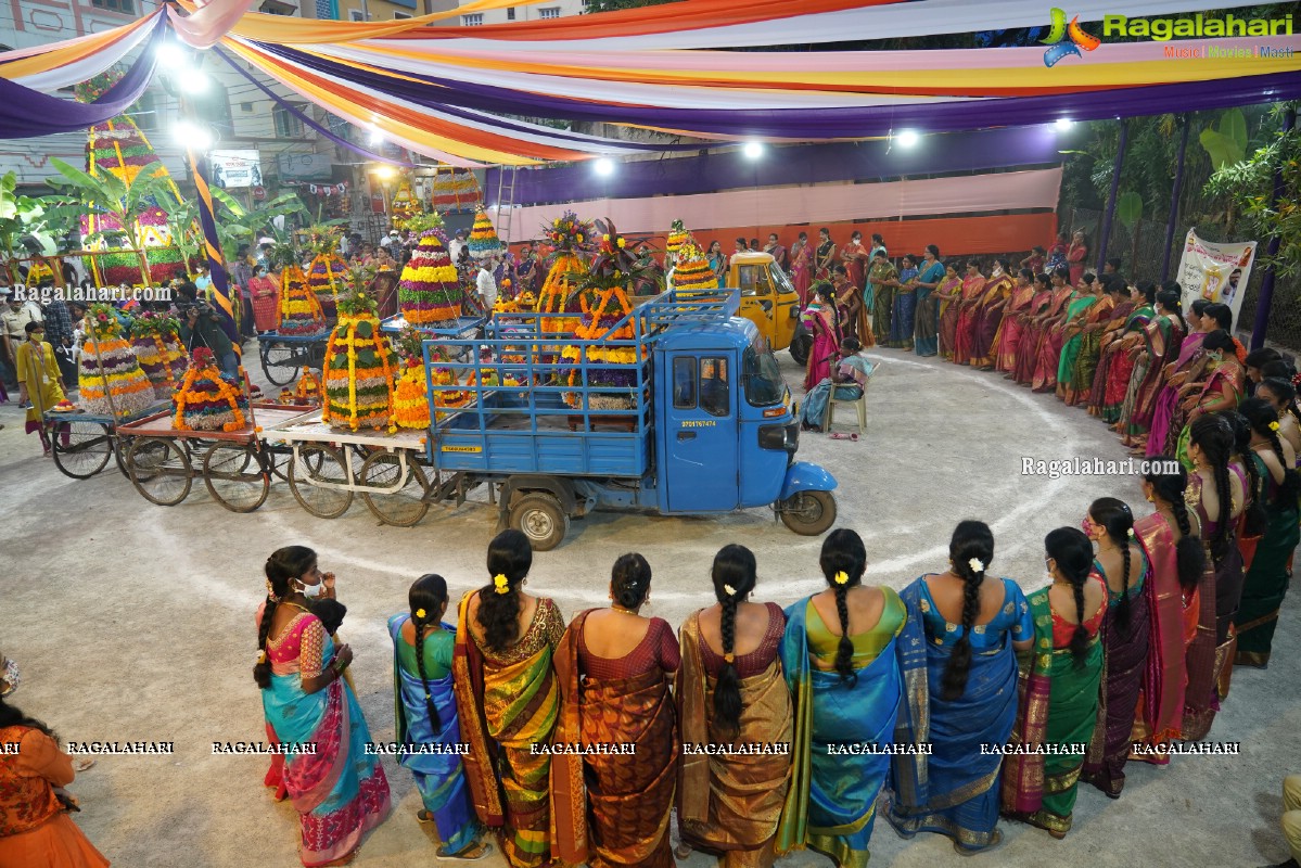 Saddula Bathukamma Festival Celebrations 2021 at Kukatpally, Hyderabad