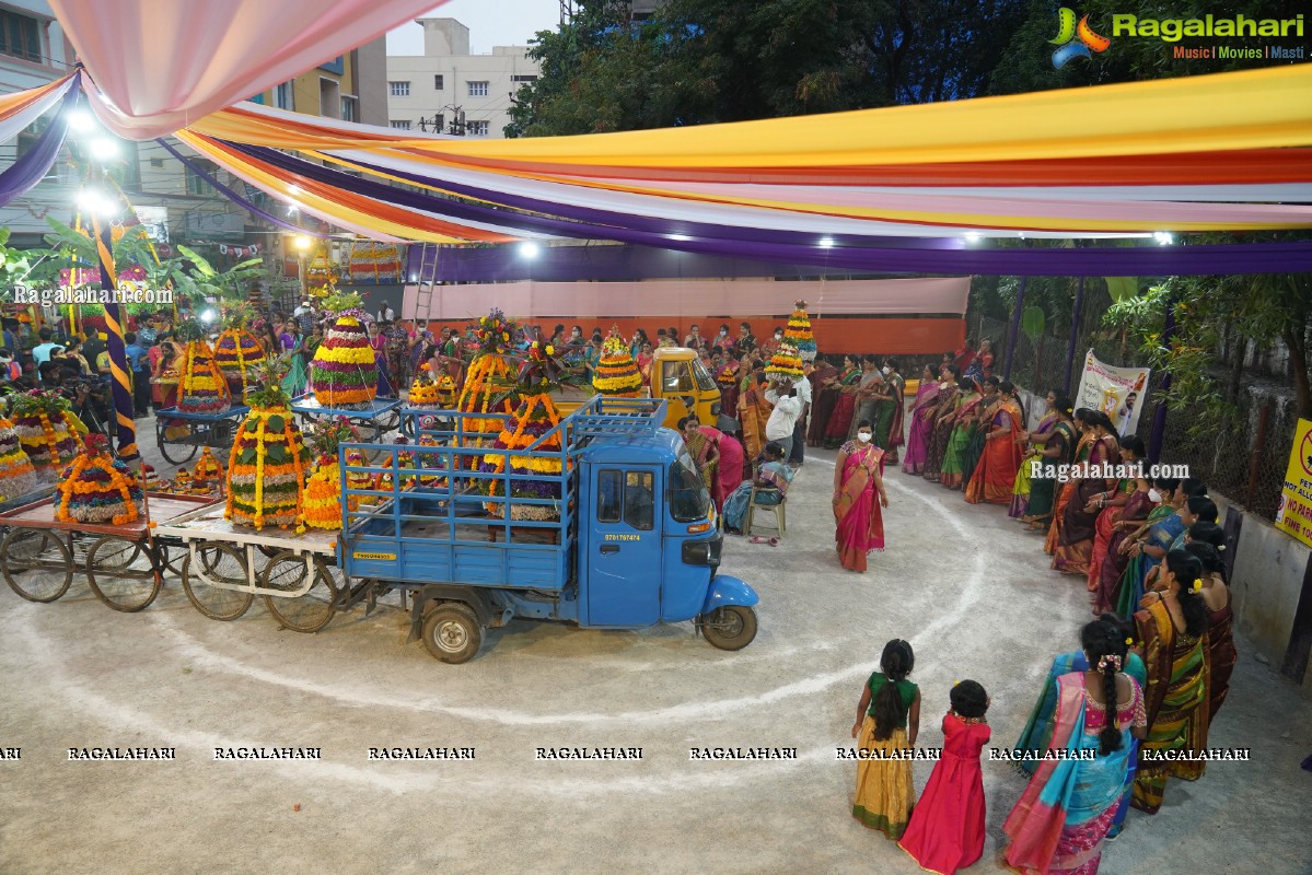 Saddula Bathukamma Festival Celebrations 2021 at Kukatpally, Hyderabad