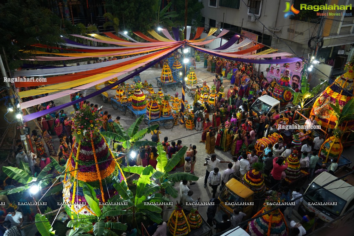 Saddula Bathukamma Festival Celebrations 2021 at Kukatpally, Hyderabad