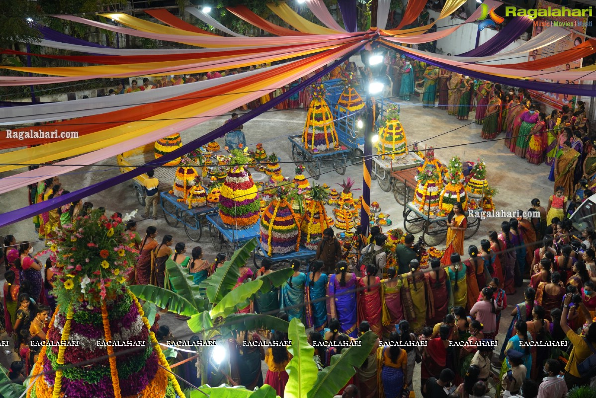 Saddula Bathukamma Festival Celebrations 2021 at Kukatpally, Hyderabad