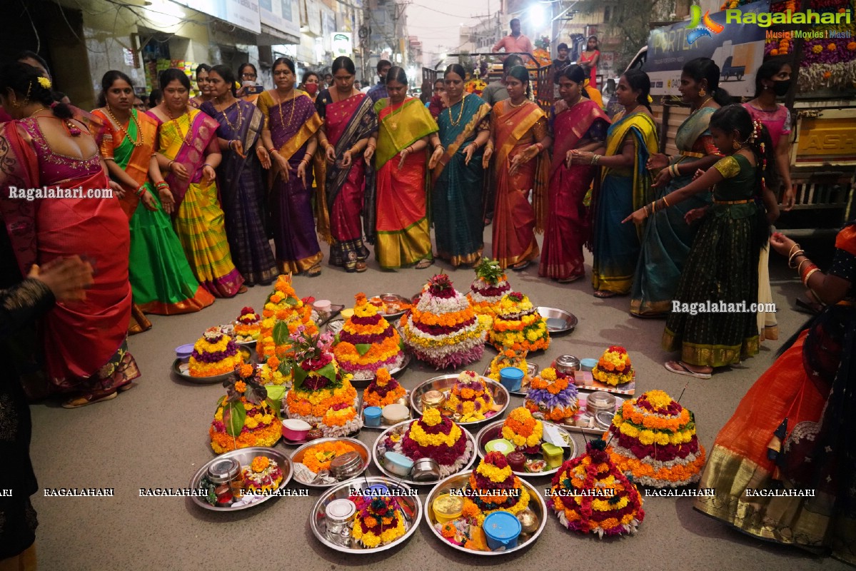 Saddula Bathukamma Festival Celebrations 2021 at Kukatpally, Hyderabad