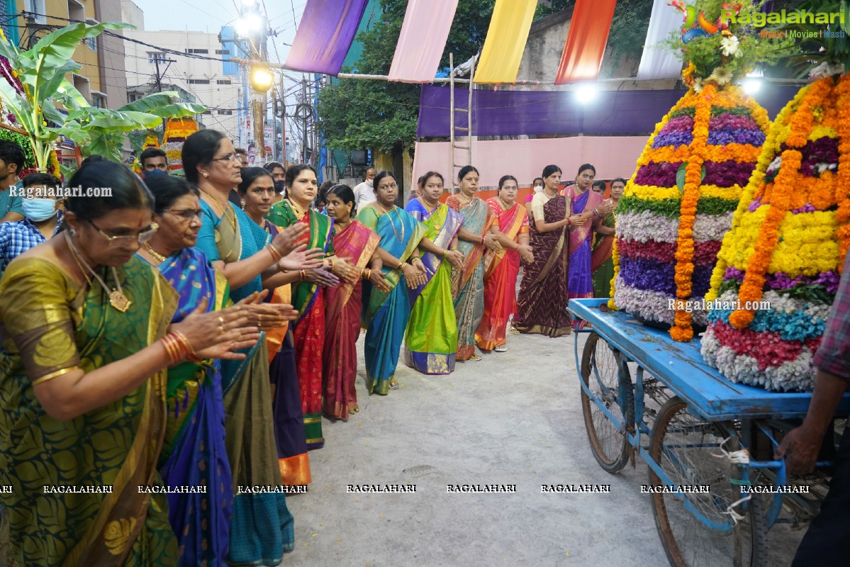 Saddula Bathukamma Festival Celebrations 2021 at Kukatpally, Hyderabad