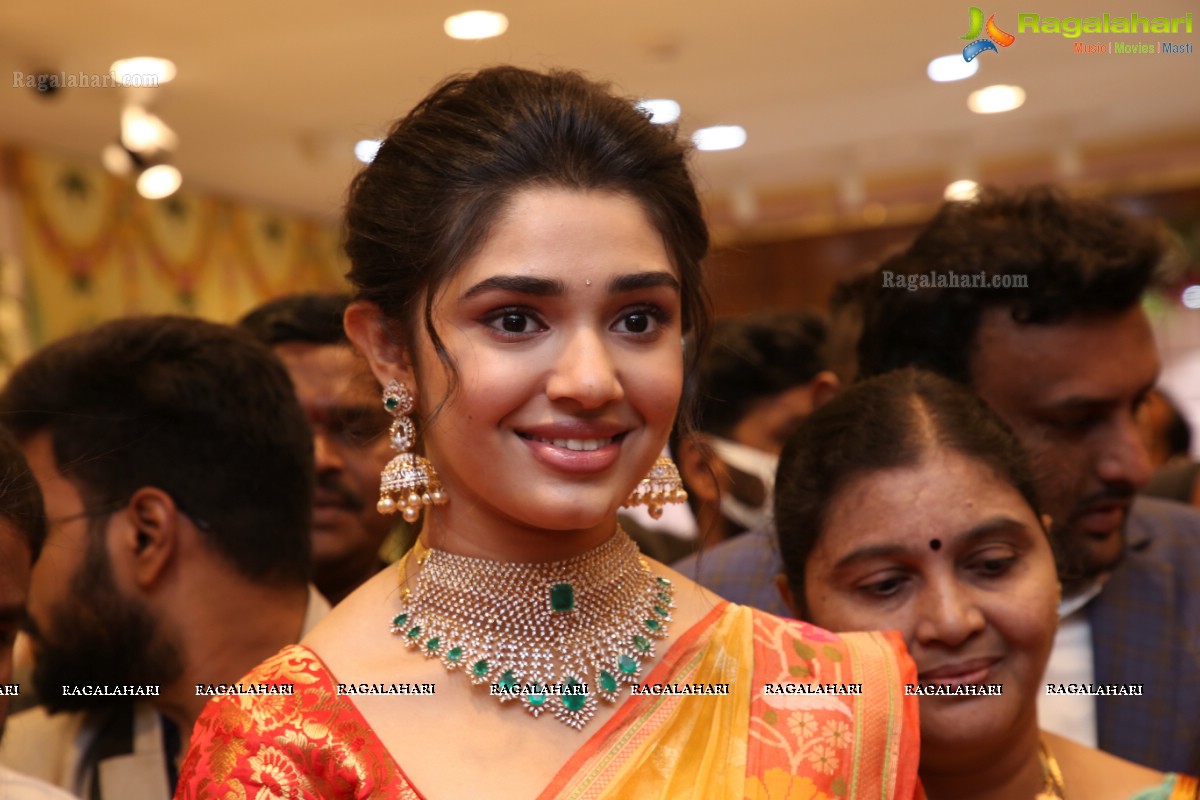 Vega Sri Gold And Diamonds Store Grand Launch at Jubilee Hills, Hyderabad