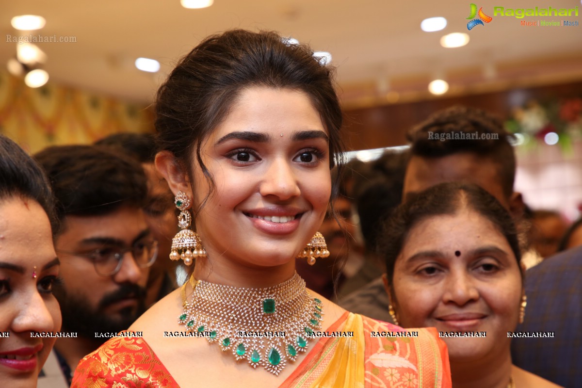 Vega Sri Gold And Diamonds Store Grand Launch at Jubilee Hills, Hyderabad