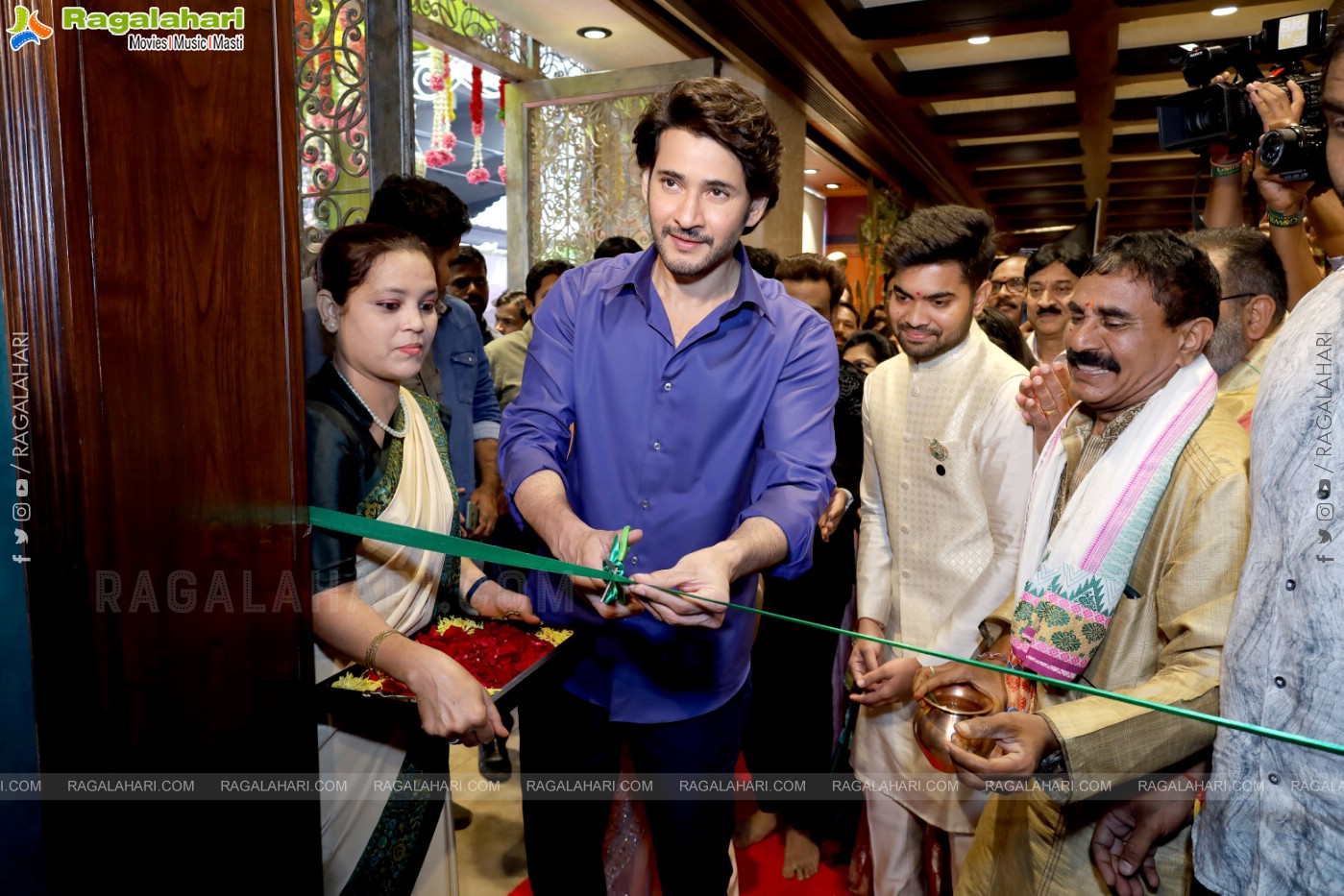 Super Star Mahesh Babu Launch Gowri Signatures Store