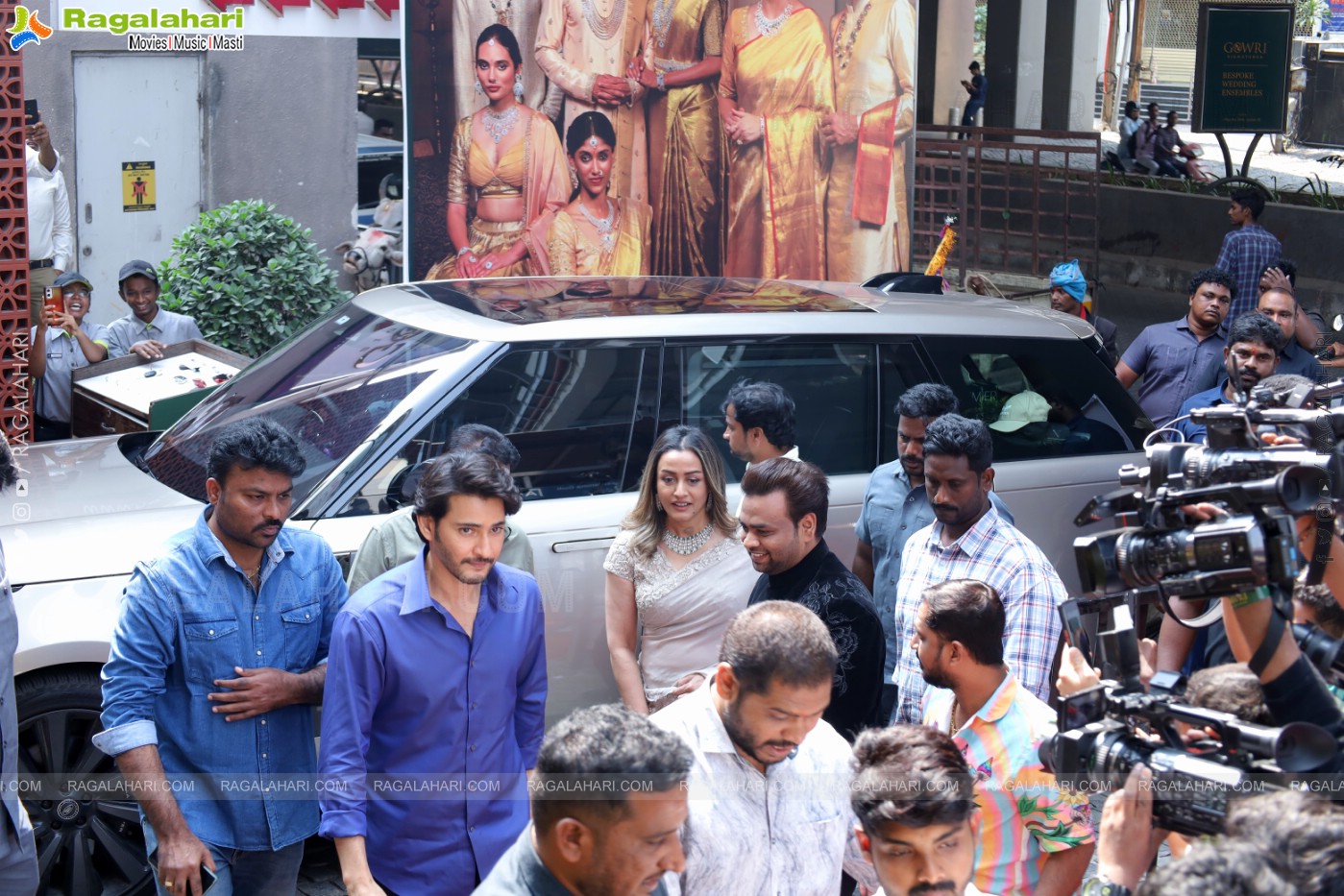 Super Star Mahesh Babu Launch Gowri Signatures Store