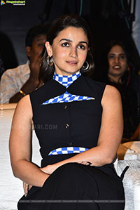 Alia Bhatt's Jigra Movie Pre Release Event