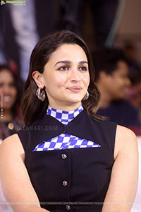 Alia Bhatt's Jigra Movie Pre Release Event