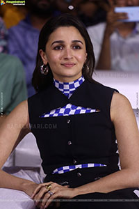 Alia Bhatt's Jigra Movie Pre Release Event