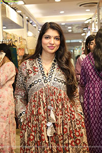 Hi Life Exhibition: October Special Fashion Edition Launch