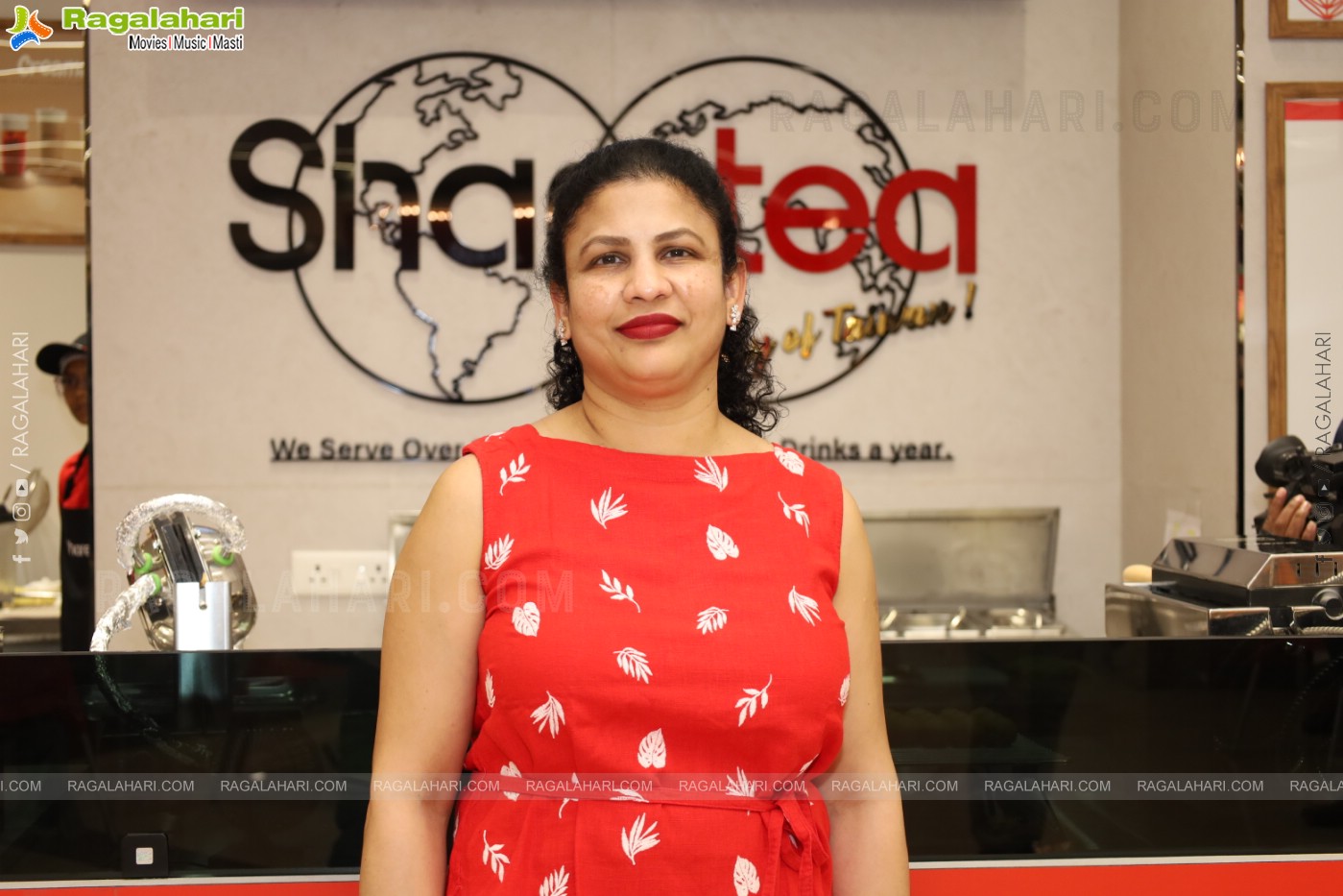 Director Sukumar Launches Sharetea at Inorbit Mall, Hyderabad
